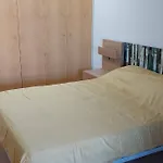 Amb Piscina I Zona Enjardinada Apartmán