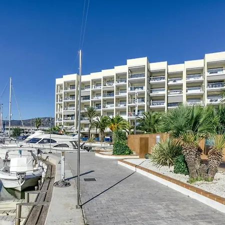Amb Piscina I Zona Enjardinada דירה *