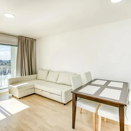Amb Piscina I Zona Enjardinada דירה