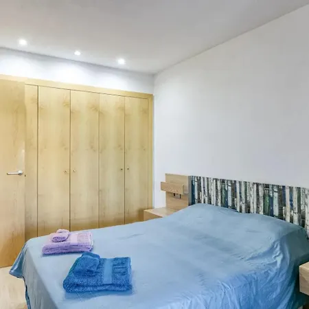 Amb Piscina I Zona Enjardinada רוזס